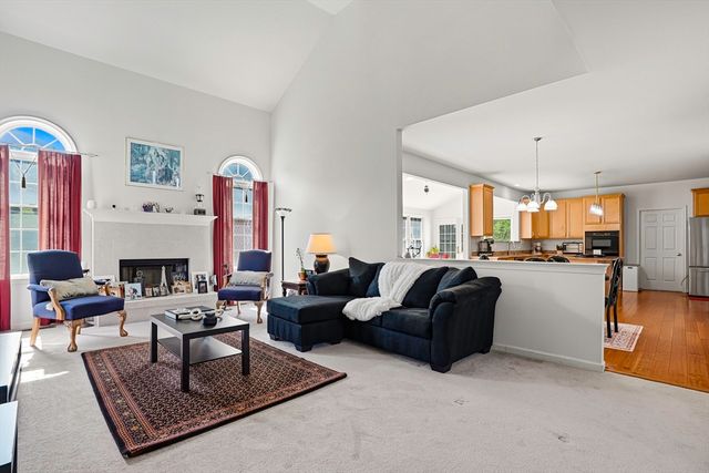 34 Hemingway St, Shrewsbury, MA 01545