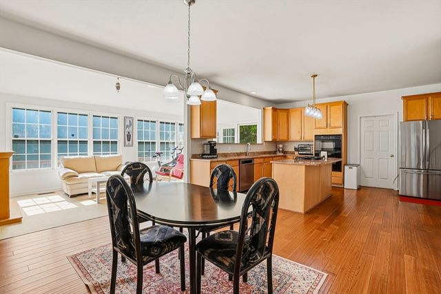 34 Hemingway St, Shrewsbury, MA 01545