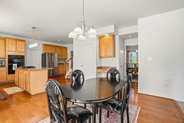34 Hemingway St, Shrewsbury, MA 01545