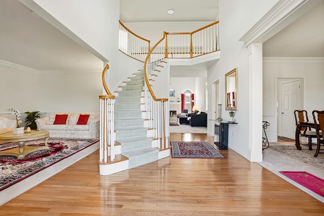 34 Hemingway St, Shrewsbury, MA 01545