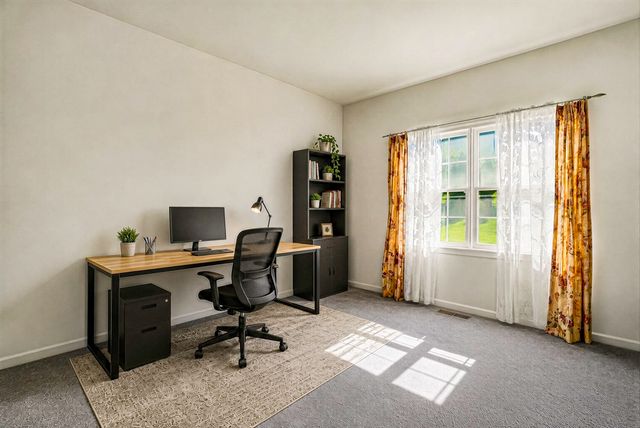 34 Hemingway St, Shrewsbury, MA 01545
