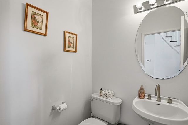 34 Hemingway St, Shrewsbury, MA 01545