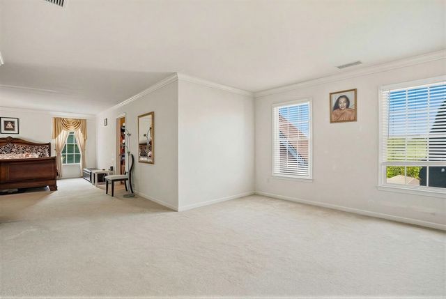 34 Hemingway St, Shrewsbury, MA 01545