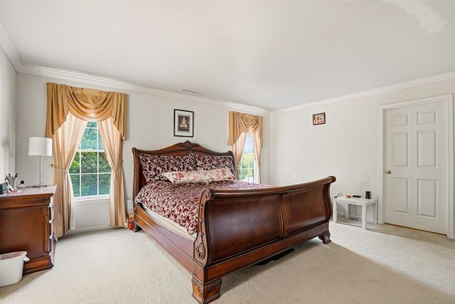 34 Hemingway St, Shrewsbury, MA 01545