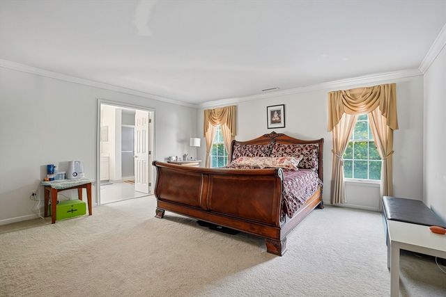 34 Hemingway St, Shrewsbury, MA 01545