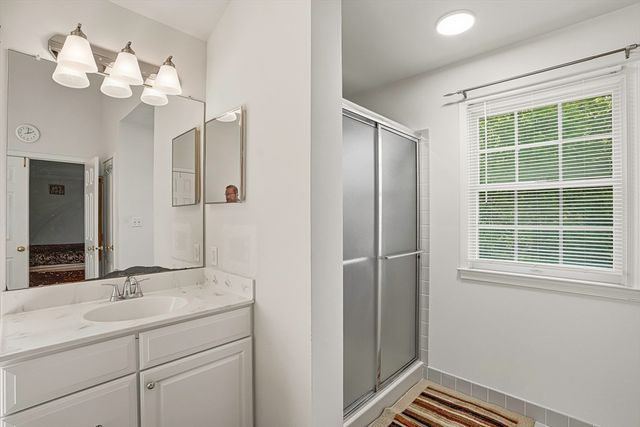 34 Hemingway St, Shrewsbury, MA 01545