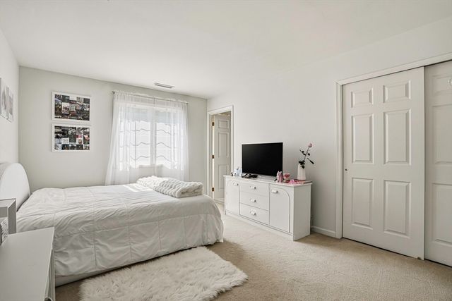 34 Hemingway St, Shrewsbury, MA 01545