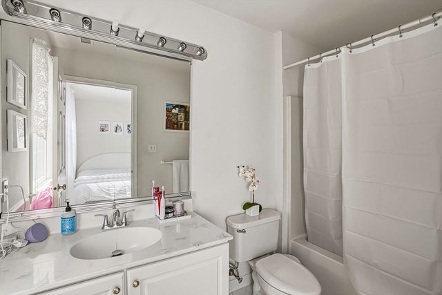 34 Hemingway St, Shrewsbury, MA 01545