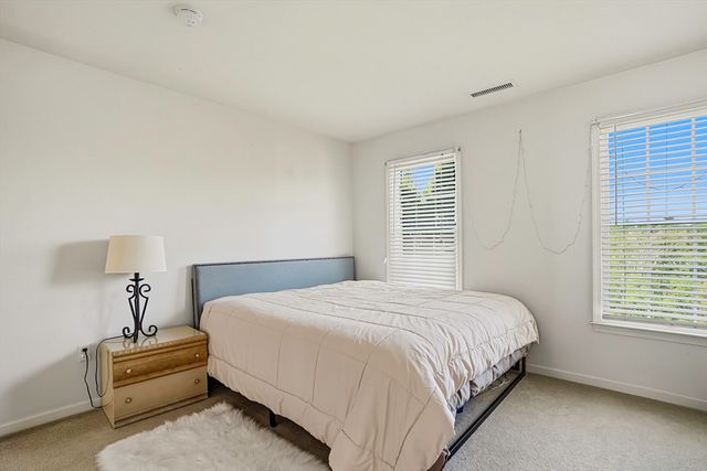 34 Hemingway St, Shrewsbury, MA 01545