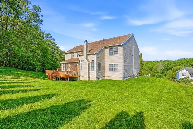 34 Hemingway St, Shrewsbury, MA 01545