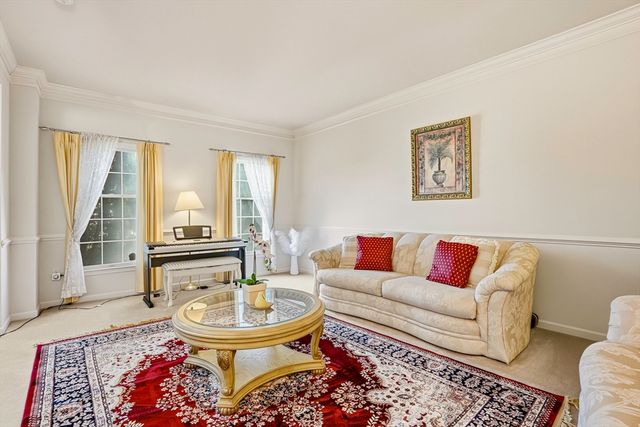 34 Hemingway St, Shrewsbury, MA 01545