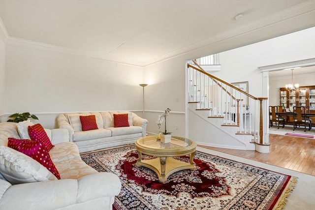 34 Hemingway St, Shrewsbury, MA 01545
