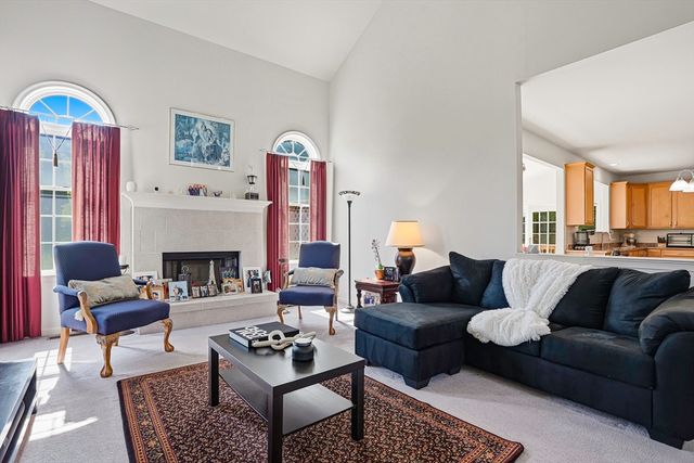 34 Hemingway St, Shrewsbury, MA 01545