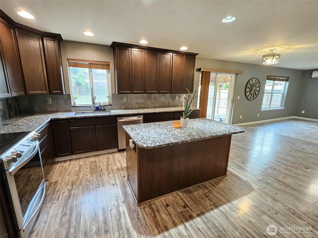 3016 E 19th Street, Bremerton, WA 98310