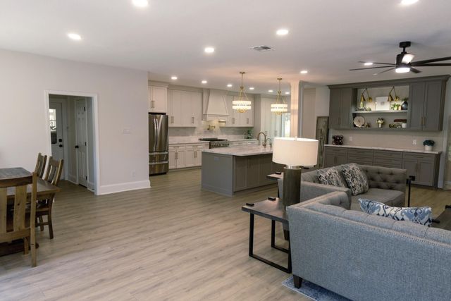 9 Kings Creek Drive, Houston, TX 77339