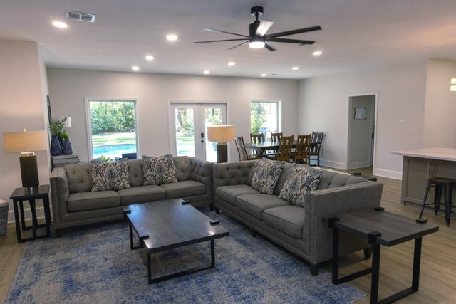 9 Kings Creek Drive, Houston, TX 77339