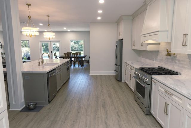 9 Kings Creek Drive, Houston, TX 77339