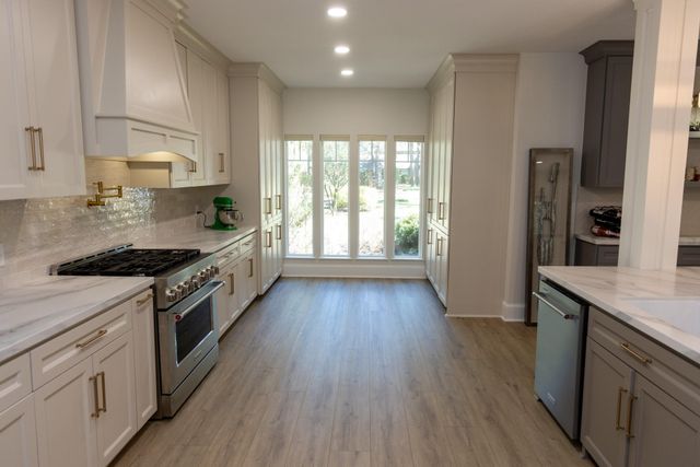 9 Kings Creek Drive, Houston, TX 77339