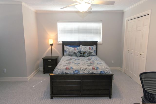 9 Kings Creek Drive, Houston, TX 77339