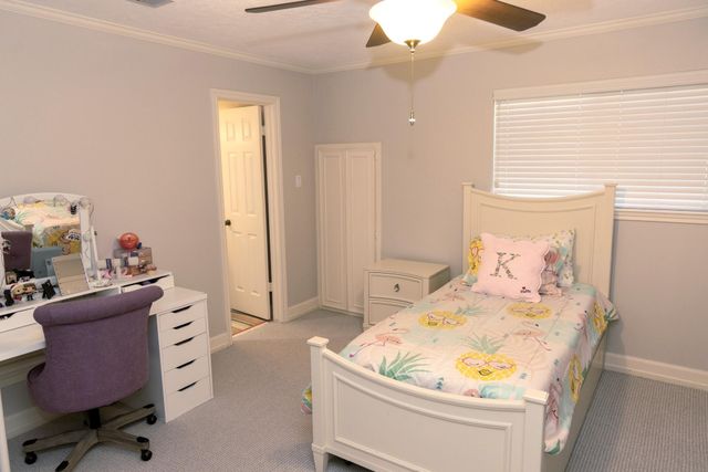 9 Kings Creek Drive, Houston, TX 77339