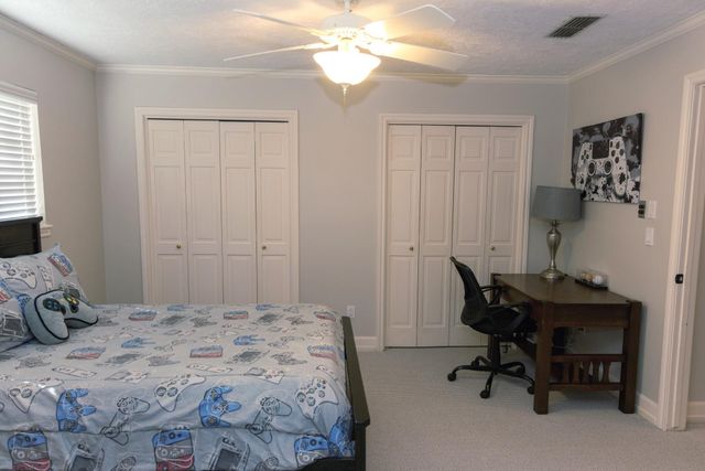 9 Kings Creek Drive, Houston, TX 77339