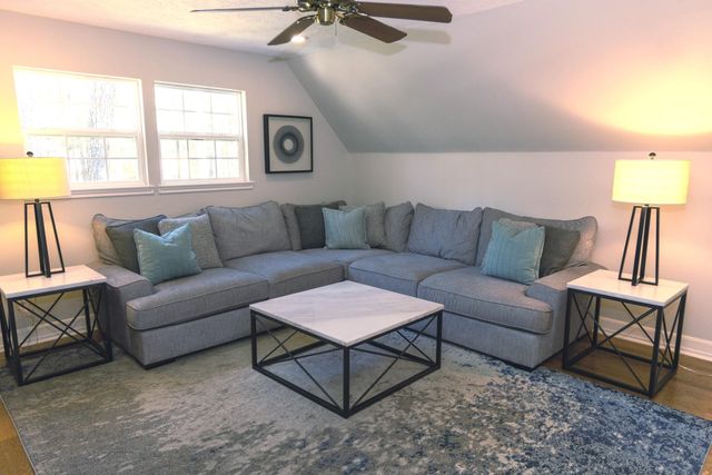 9 Kings Creek Drive, Houston, TX 77339