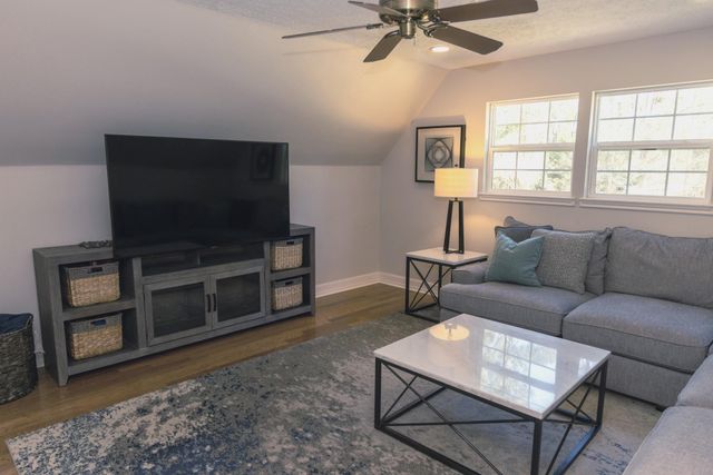 9 Kings Creek Drive, Houston, TX 77339