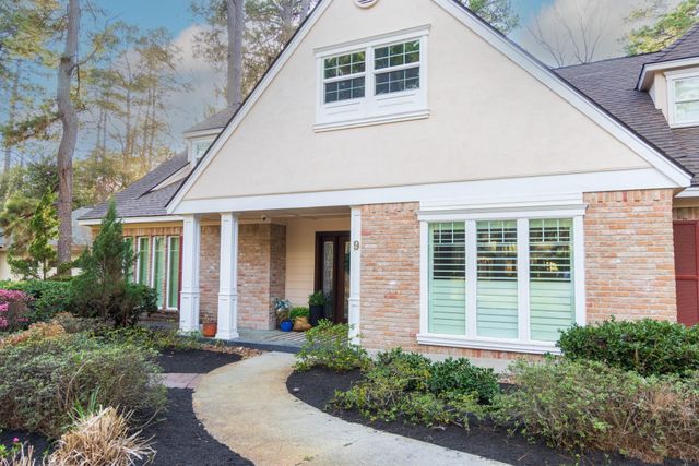 9 Kings Creek Drive, Houston, TX 77339