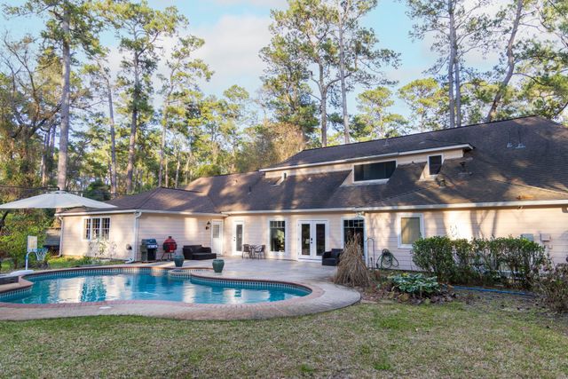 9 Kings Creek Drive, Houston, TX 77339