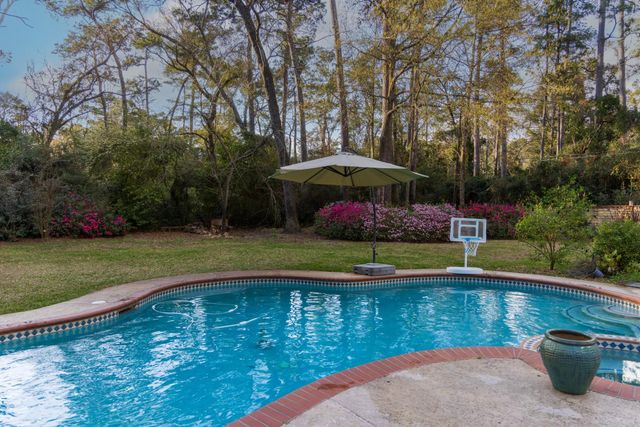 9 Kings Creek Drive, Houston, TX 77339