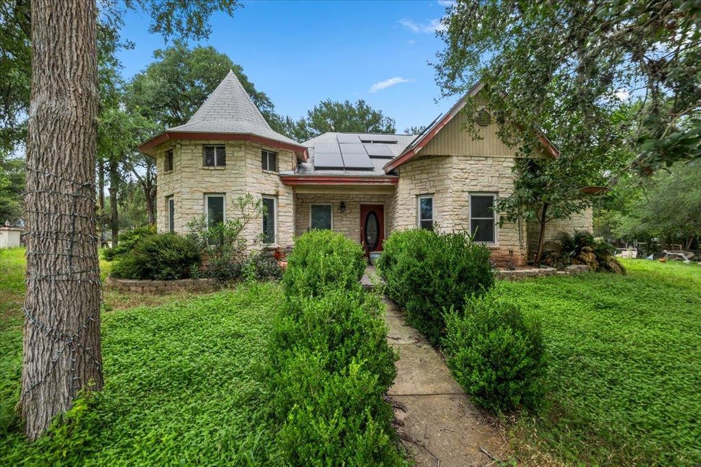 112 Rock Point DR, Del Valle, TX 78617