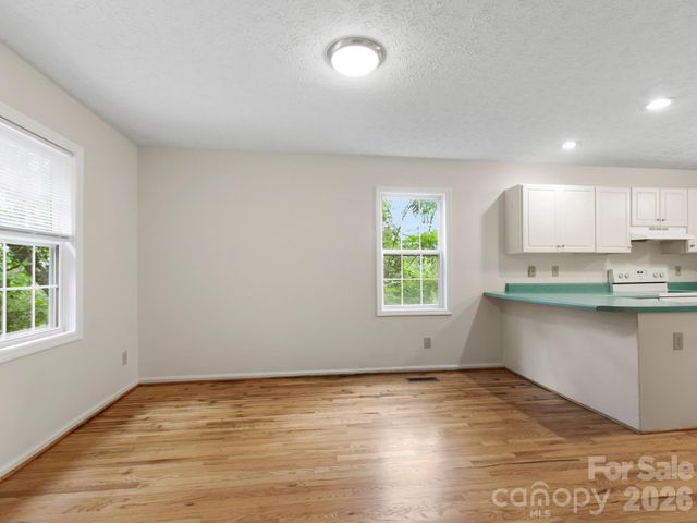 44 Leisure Mountain Road, Asheville, NC 28804