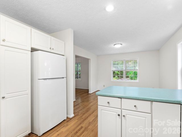 44 Leisure Mountain Road, Asheville, NC 28804