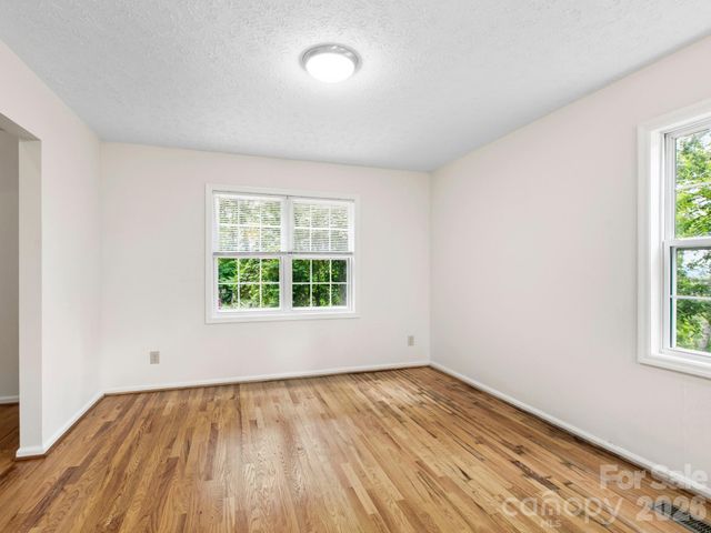 44 Leisure Mountain Road, Asheville, NC 28804