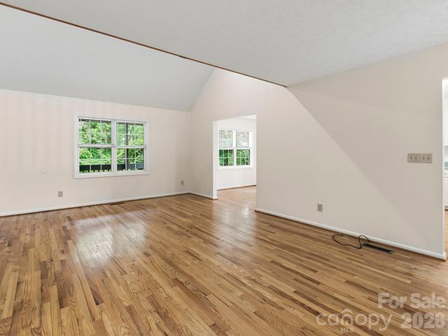 44 Leisure Mountain Road, Asheville, NC 28804