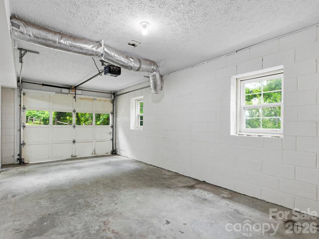 44 Leisure Mountain Road, Asheville, NC 28804
