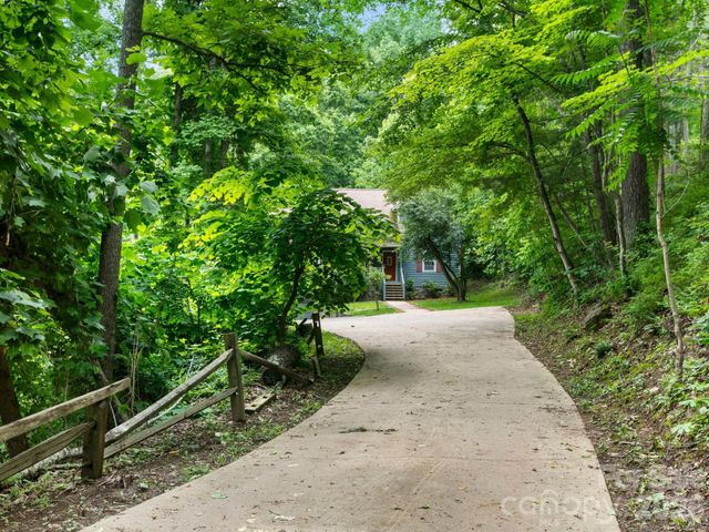 44 Leisure Mountain Road, Asheville, NC 28804