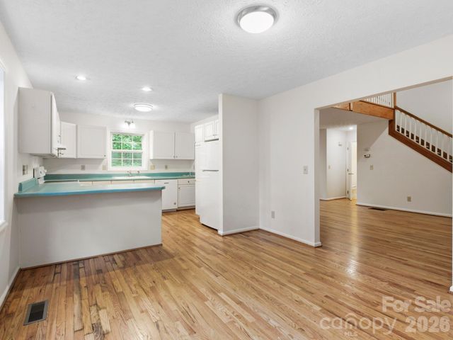 44 Leisure Mountain Road, Asheville, NC 28804