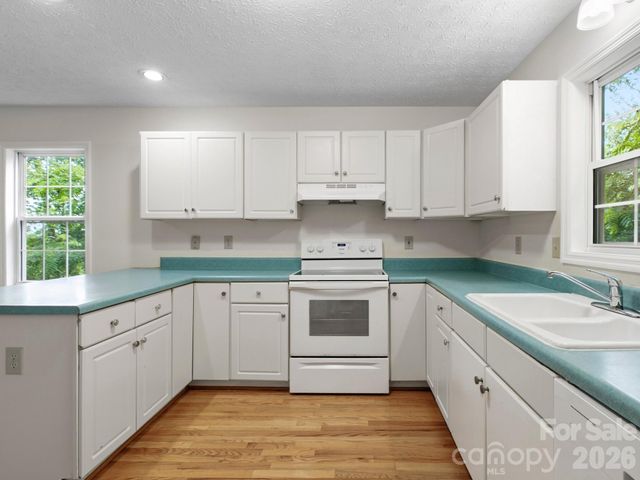 44 Leisure Mountain Road, Asheville, NC 28804