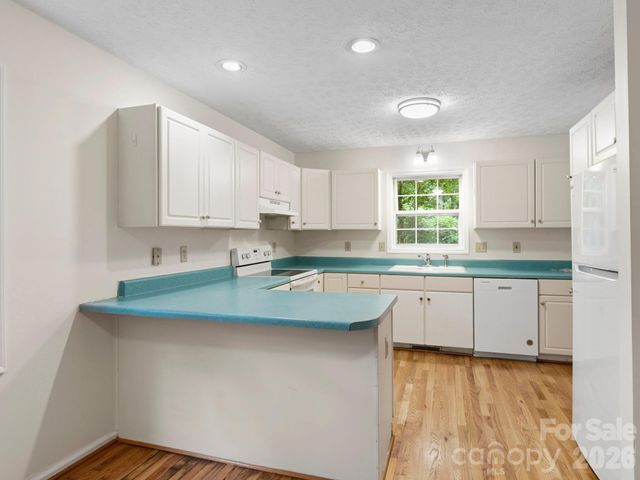 44 Leisure Mountain Road, Asheville, NC 28804