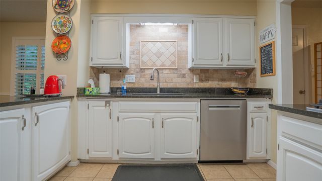 7513 Ravenswood Road, Granbury, TX 76049