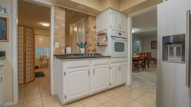 7513 Ravenswood Road, Granbury, TX 76049