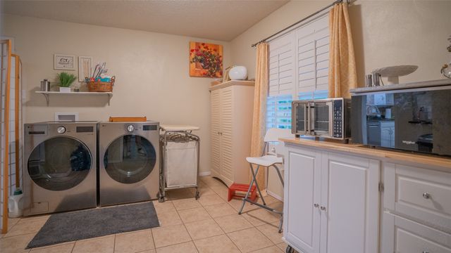 7513 Ravenswood Road, Granbury, TX 76049