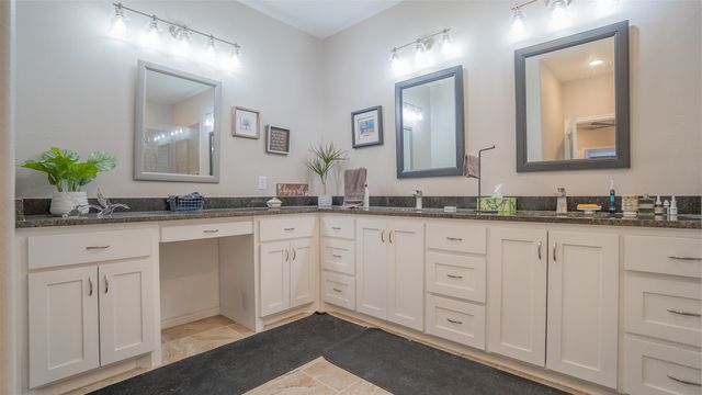 7513 Ravenswood Road, Granbury, TX 76049