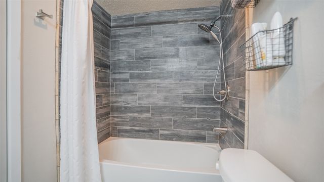 7513 Ravenswood Road, Granbury, TX 76049