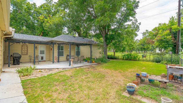 7513 Ravenswood Road, Granbury, TX 76049