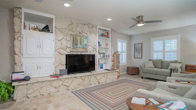 7513 Ravenswood Road, Granbury, TX 76049