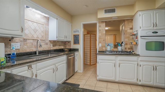 7513 Ravenswood Road, Granbury, TX 76049