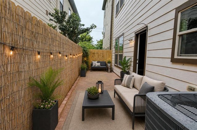 6363 Fairdale Lane H, Houston, TX 77057