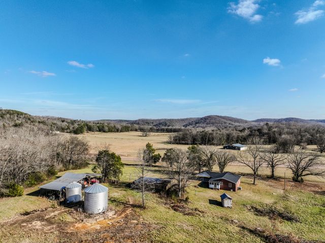 5026 Tinin Rd, Clifton, TN 38425